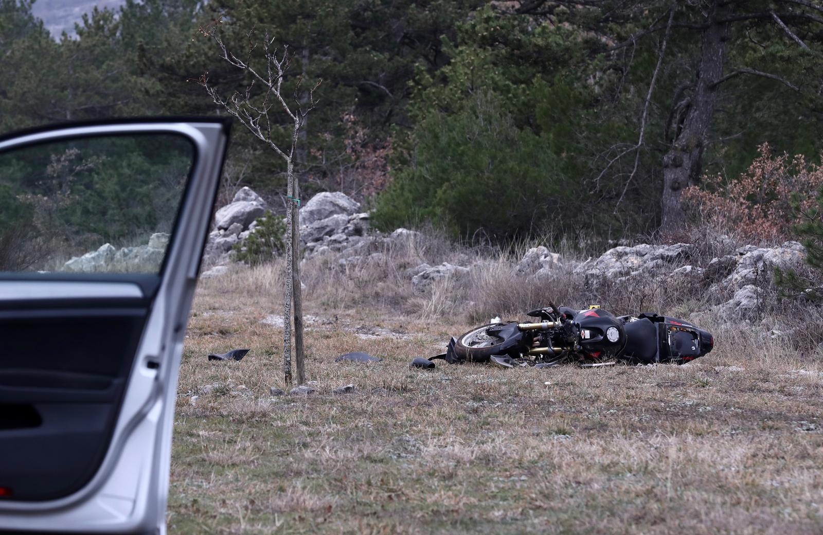 Gizdavac: Pri slijetanju motocikla s ceste jedna osoba poginula