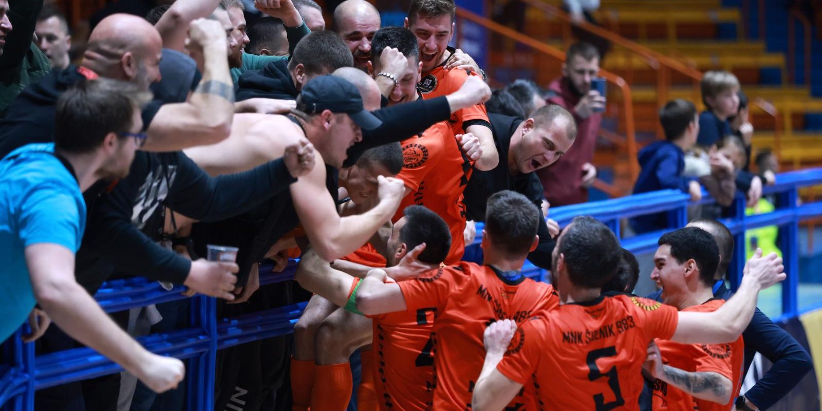 Zagreb: Slavlje igra?a �ibenika 1983 nakon pobjede i plasmana u finale Hrvatskog malonogometnog kupa
