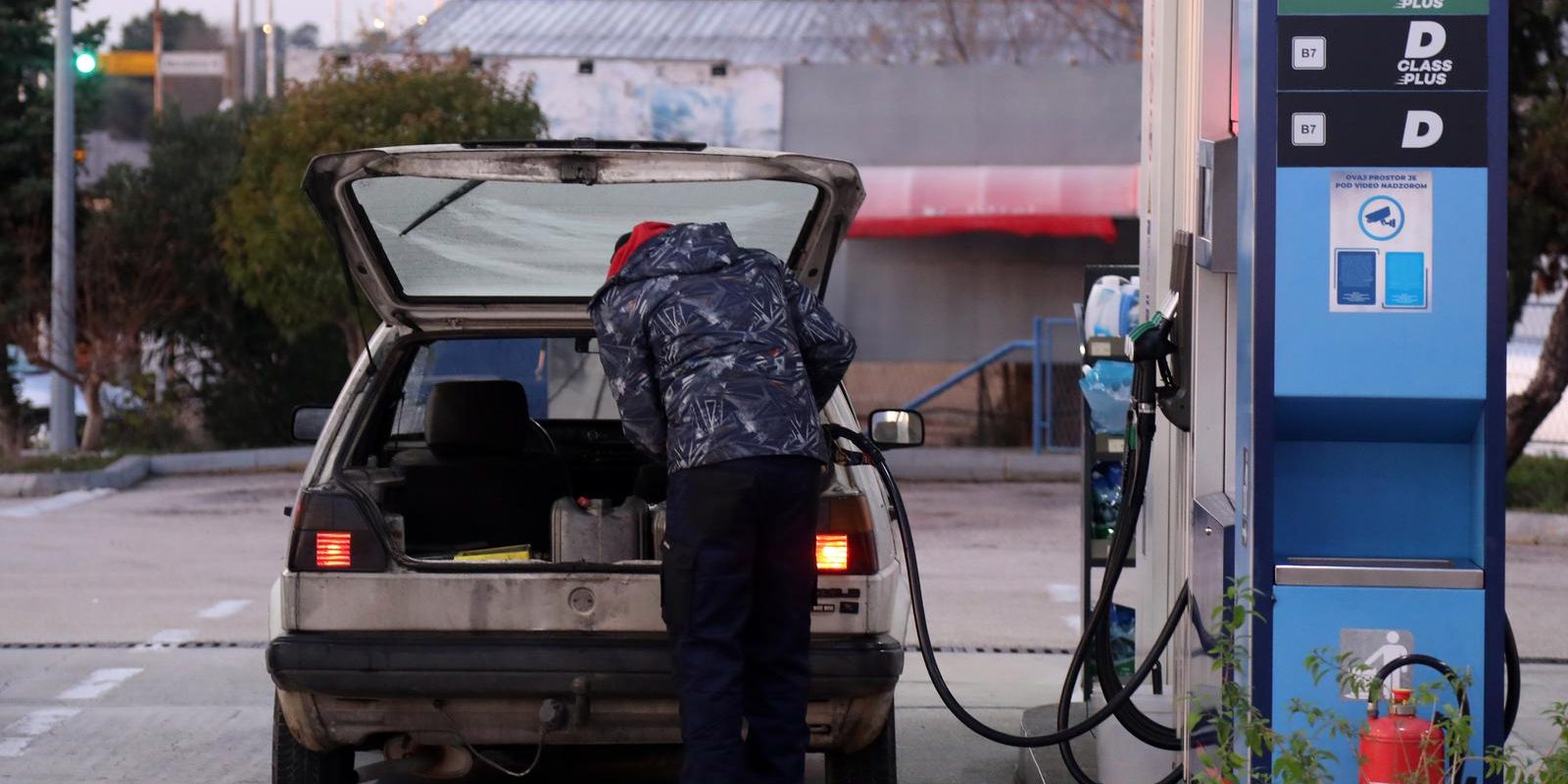 Gorivo od danas drastično jeftinije, litra benzina manje od 10 kuna