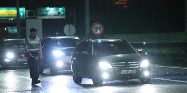 PXL_210522_93610534-696×453