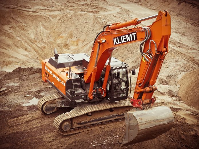 excavator-g1524eb6f9_1280-696×522