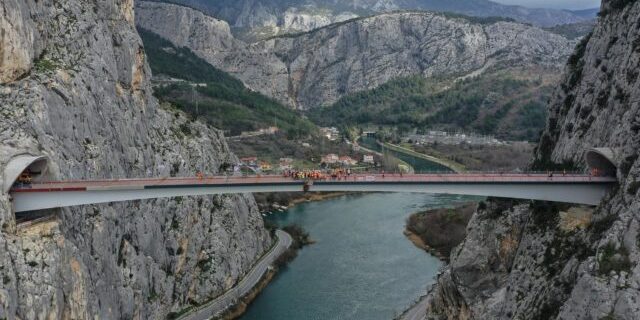 Fotografije iz zraka sa svečanosti spajanja mosta preko Cetine