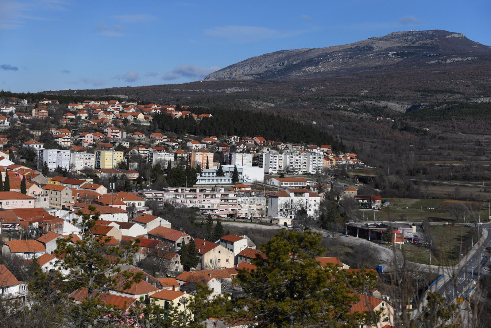 Panorama grada Drniša