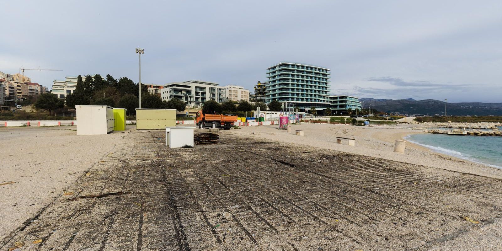 Split: Uklanjaju se ugostiteljski objekti na Žnjanu pred najavljene radove zbog uređenja plaže