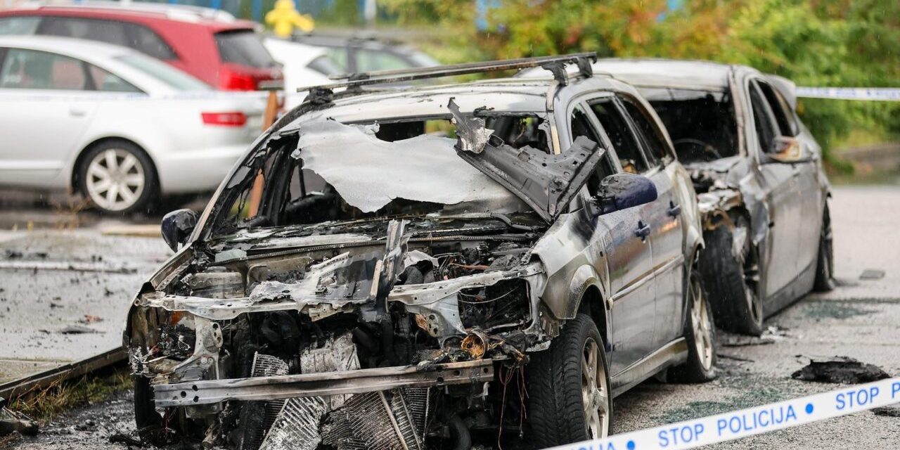 Zagreb: Dva automobila u Vrapču u potpunosti izgorjela, policijski očevid je u tijeku