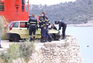 U moru kod Vinišća pronašli automobil s mrtvim tijelom