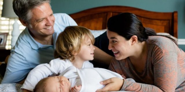 family-g1aee374a5_1280-696×464