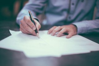writing-1149962_1280-696×464