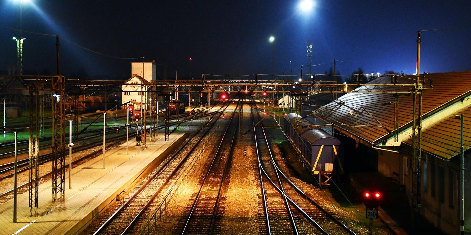 Slavonski Brod:  Na željezničkom kolodvoru od strujnog udara stradao maloljetnik