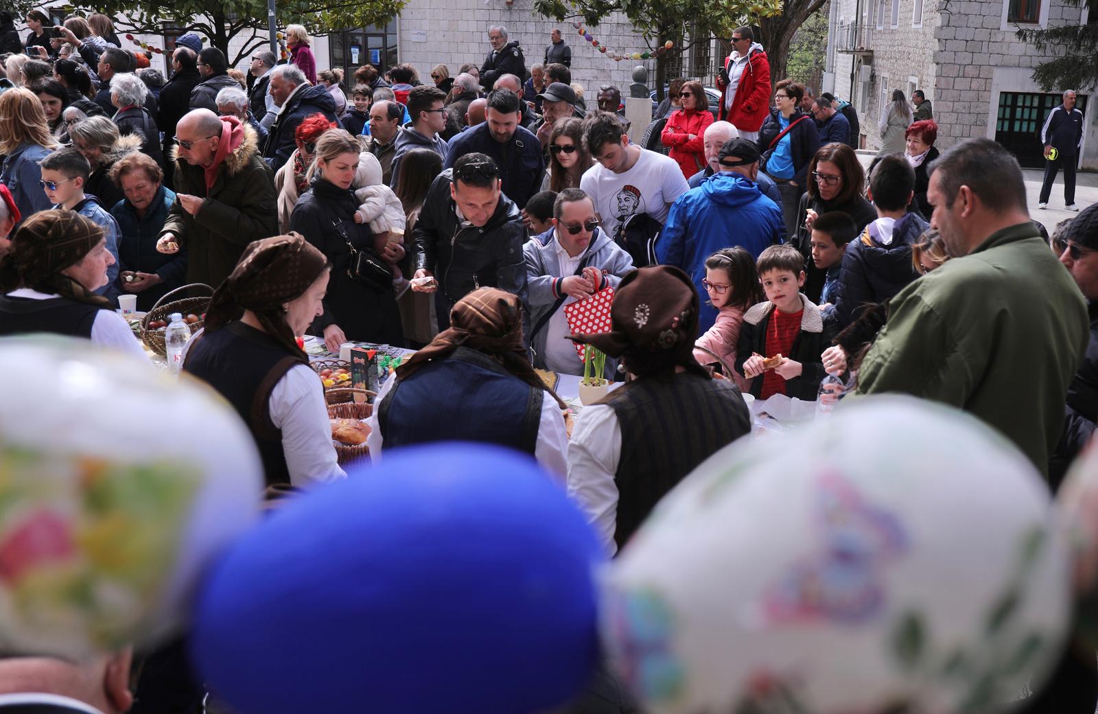 Sinjani i njihovi gosti uživali u Uskrsnom dorucčku na otvorenom