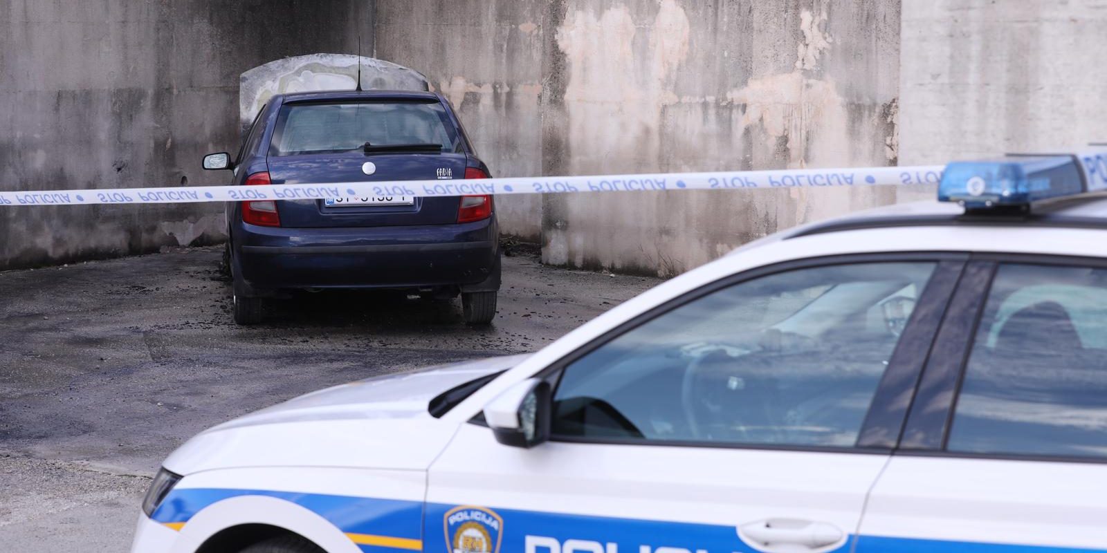 U Solinu rano jutros izbio požar na  automobilu, na mjestu događaja policija radi očevid