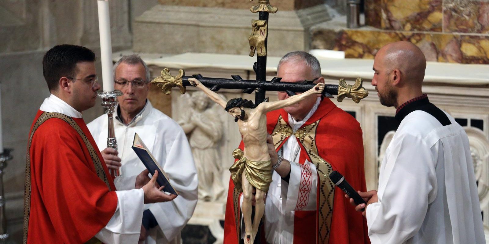 Šibenik: Misa na Veliki petak  i procesija oko katedrale