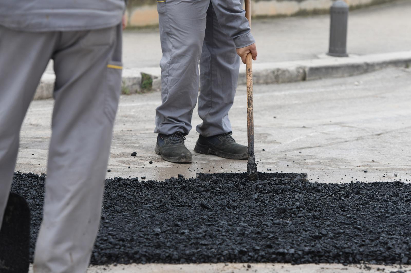 U centru Šibenika započelo asfaltiranje jedne od glavnih prometnica