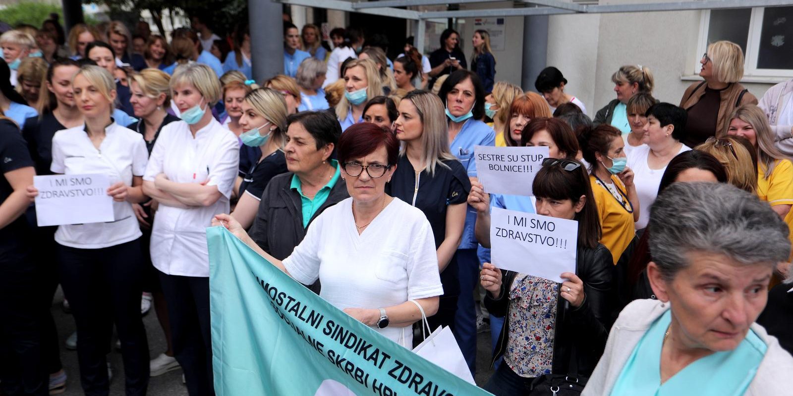 Ispred KBC Split održan prosvjed medicinskih sestara i medicinskih tehničara