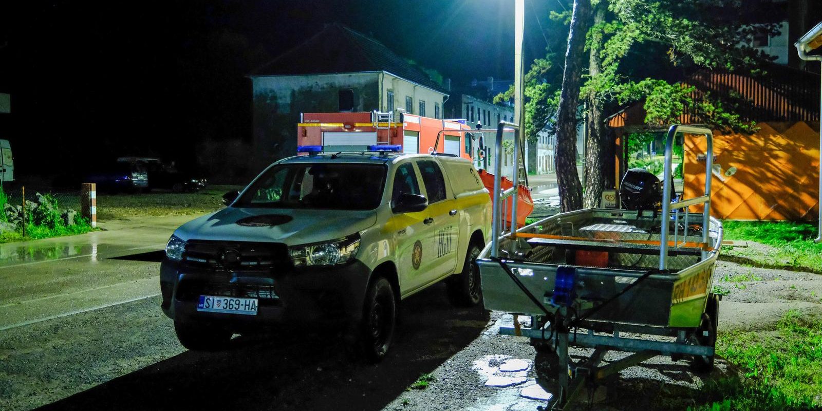 Gračac pod vodom, evakuirani stanovnici, dio prometa zatvoren