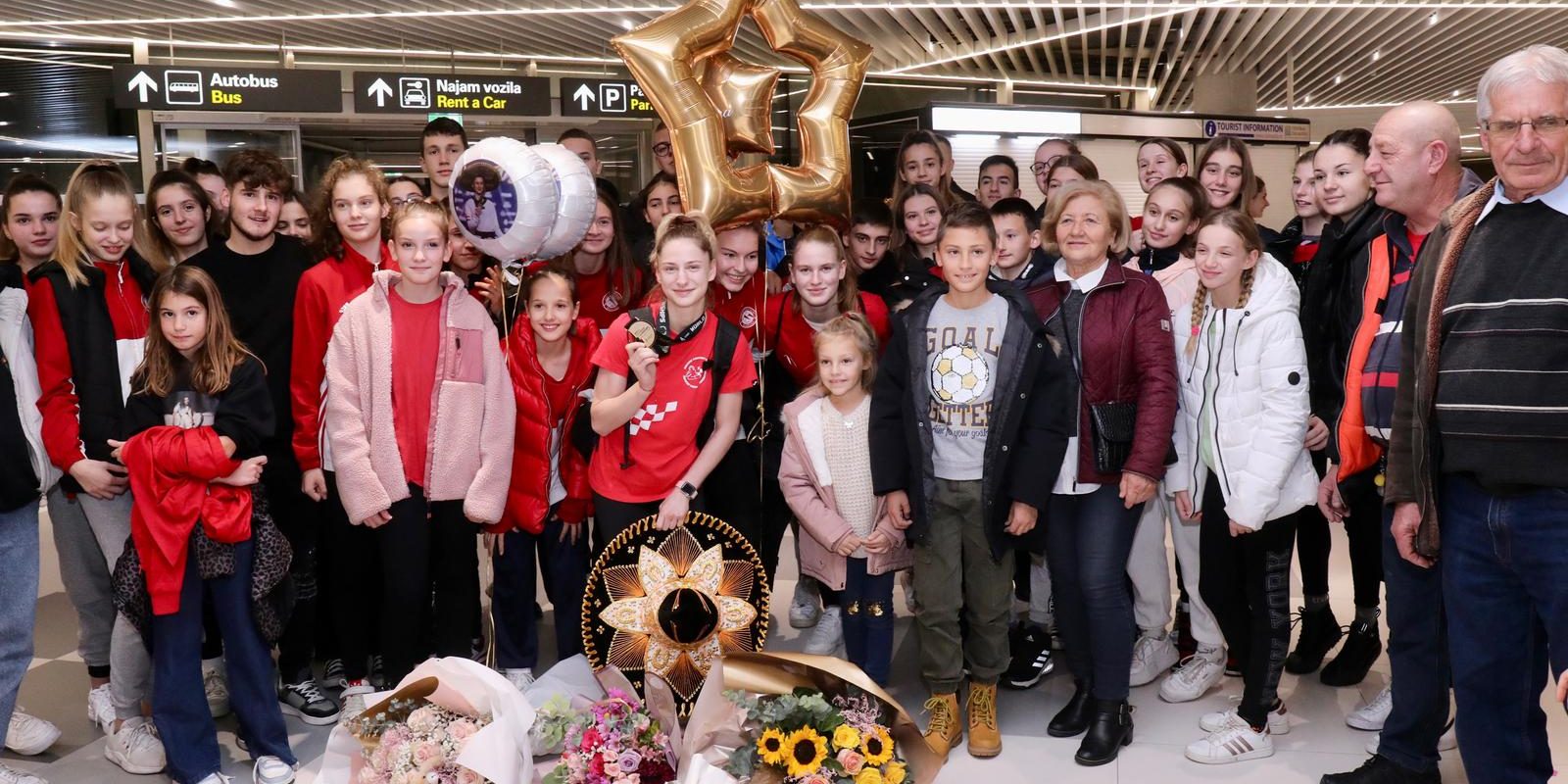 Split: U zračnoj luci održan doček Lene Stojković, prvakinje svijeta u taekwondou