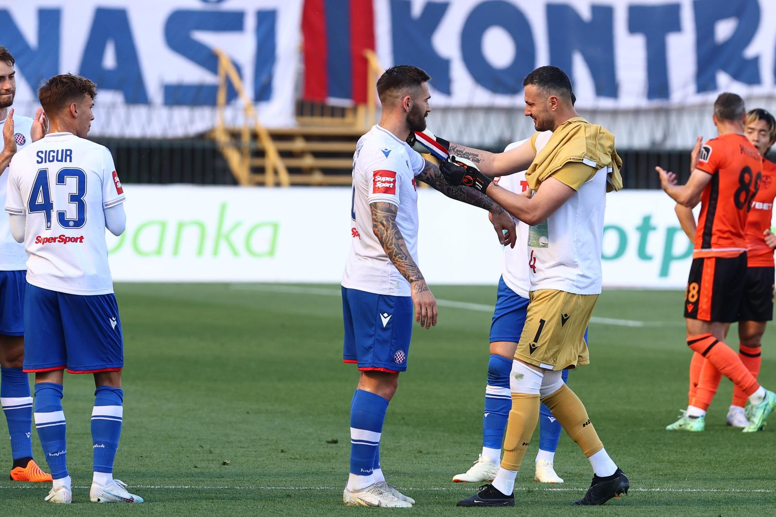 Split: Danijel Subašić u suzama se oprostio od nogometa, Torcida mu poslala poruku