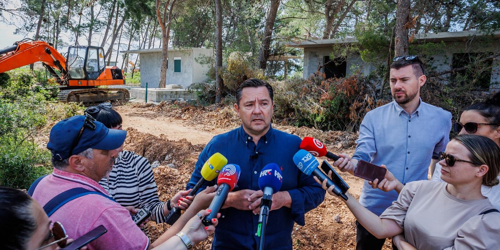 Čiovo: Andrija Mikulić obratio se medijima povodom rušenja bespravno sagrađenih objekata