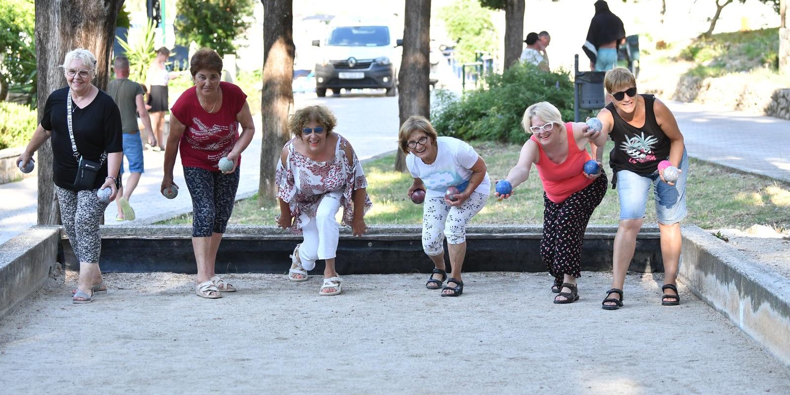 Umirovljenice u Makarskoj igraju boće