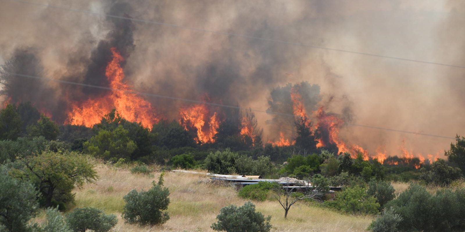 Buknuo požar kod Grebaštice, gašenje u tijeku