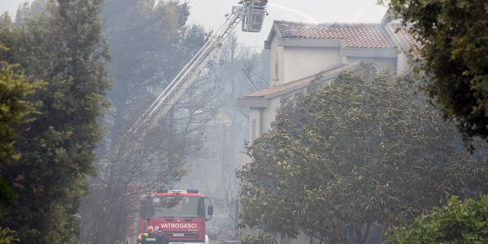 Veliki požar na području Grabeštice, vatra je zahvatila i stambene objekte