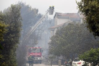 Veliki požar na području Grabeštice, vatra je zahvatila i stambene objekte