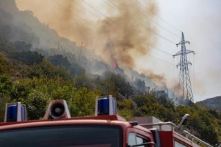 Vatrogasci se bore s požarom koji je buknuo u Župi dubrovačkoj