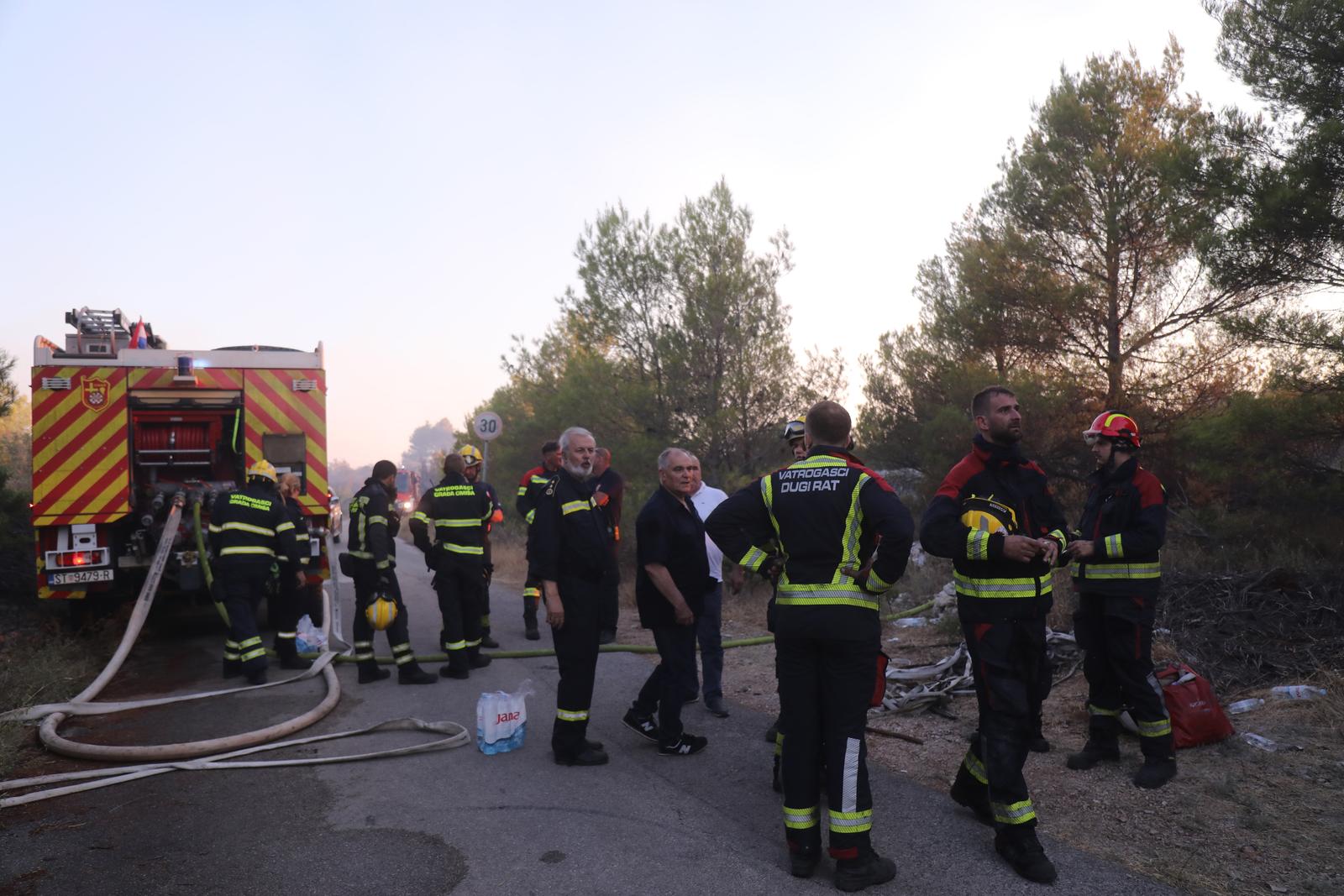 Župan Boban i Ante Sanader u obilasku požarišta na Čiovu