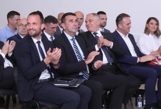 Imotski: Ministar Erlić uručio ugovore korisnicima s područja Dalmatinske zagore