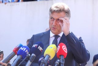 Premijer Andrej Plenković obratio se medijima u Supetru na Braču