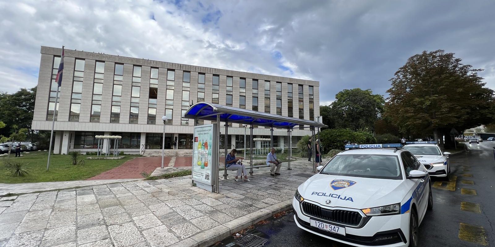 Dojava o bombi na dva suda u Splitu
