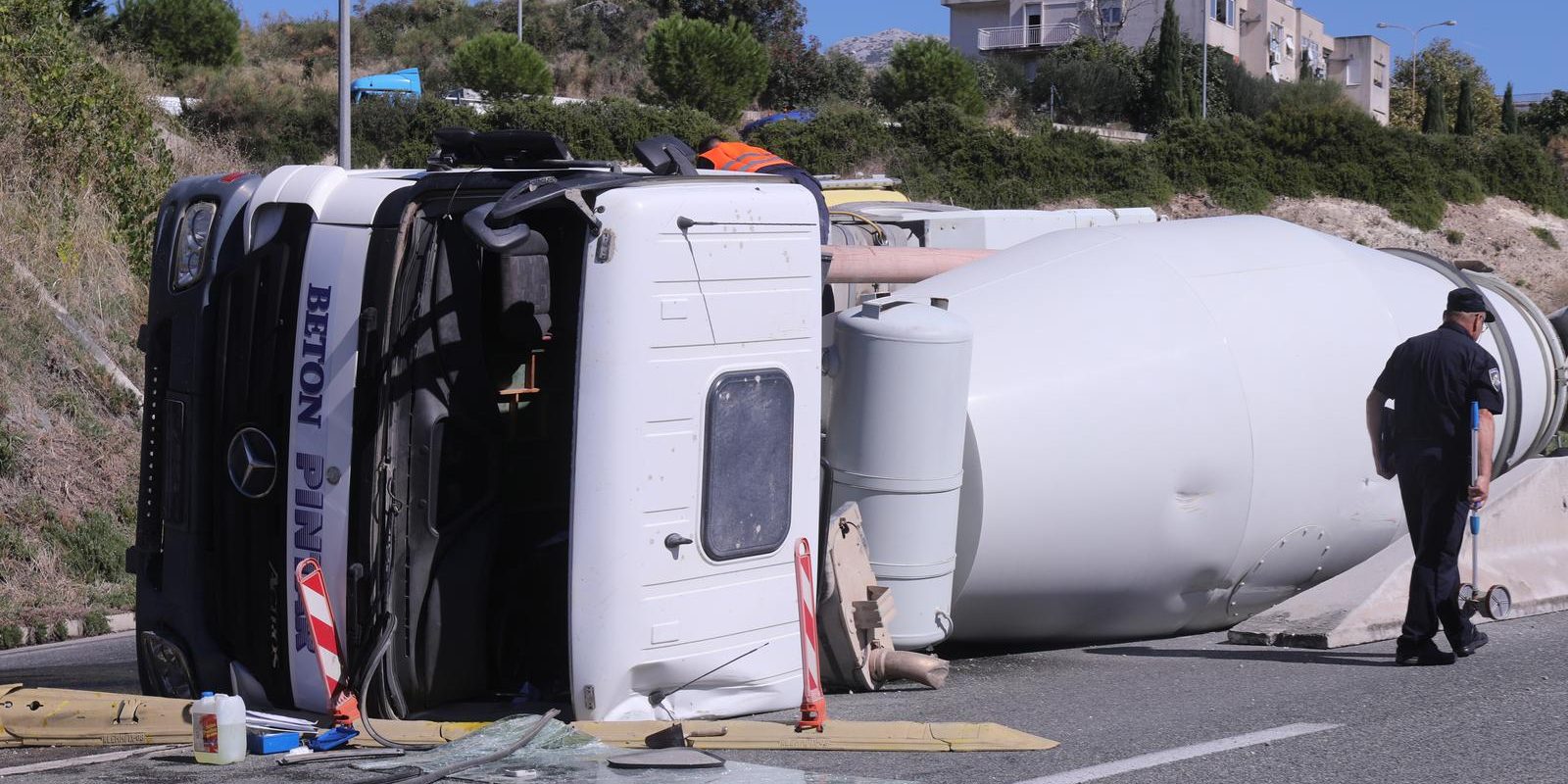 Split: Prevrnula se miješalica za beton kod priključka na brzu cestu Solin – Klis