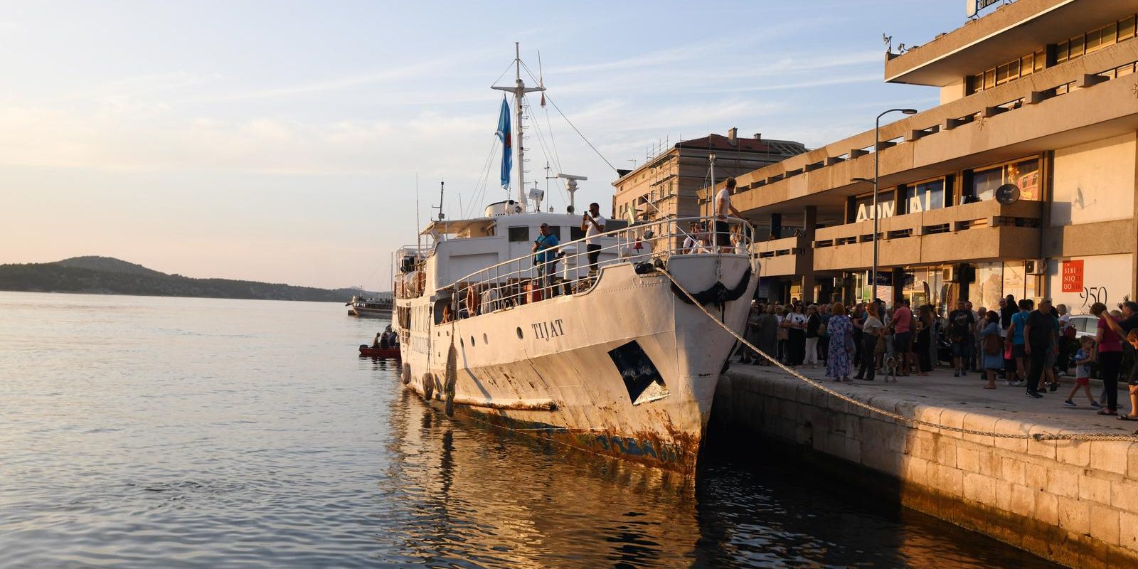 Brod Tijat vratio se u �ibenik i ne?e zavr�iti u rezali�tu
