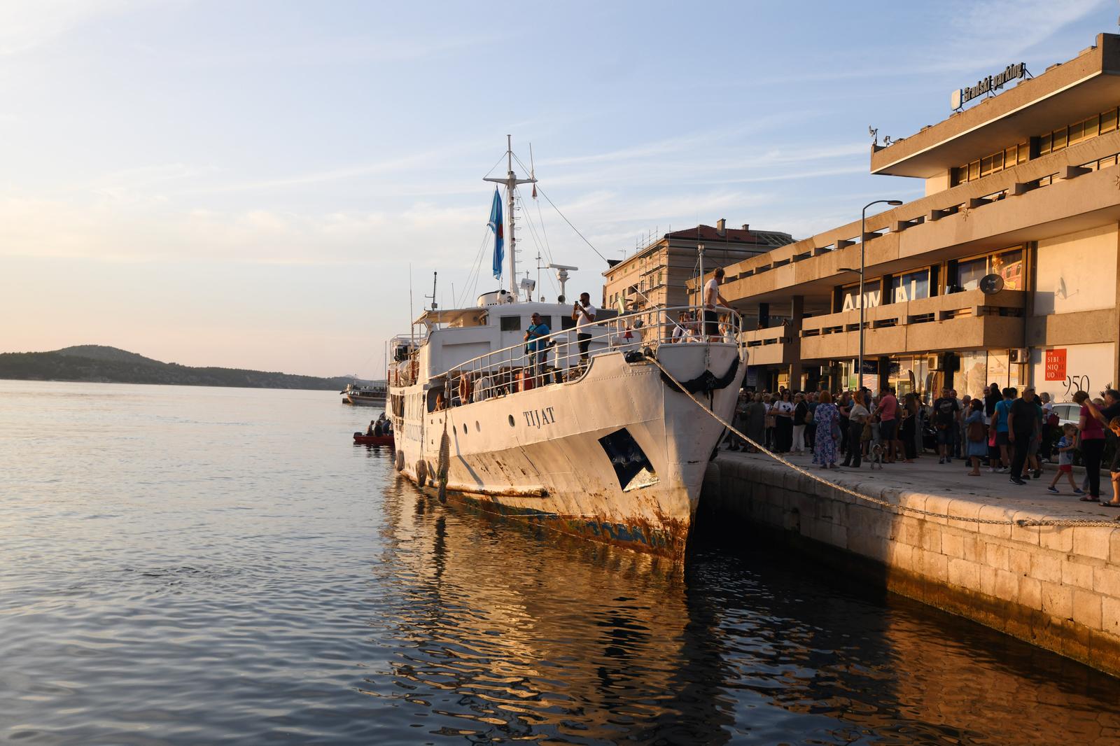 Brod Tijat vratio se u ibenik i ne?e zavriti u rezalitu
