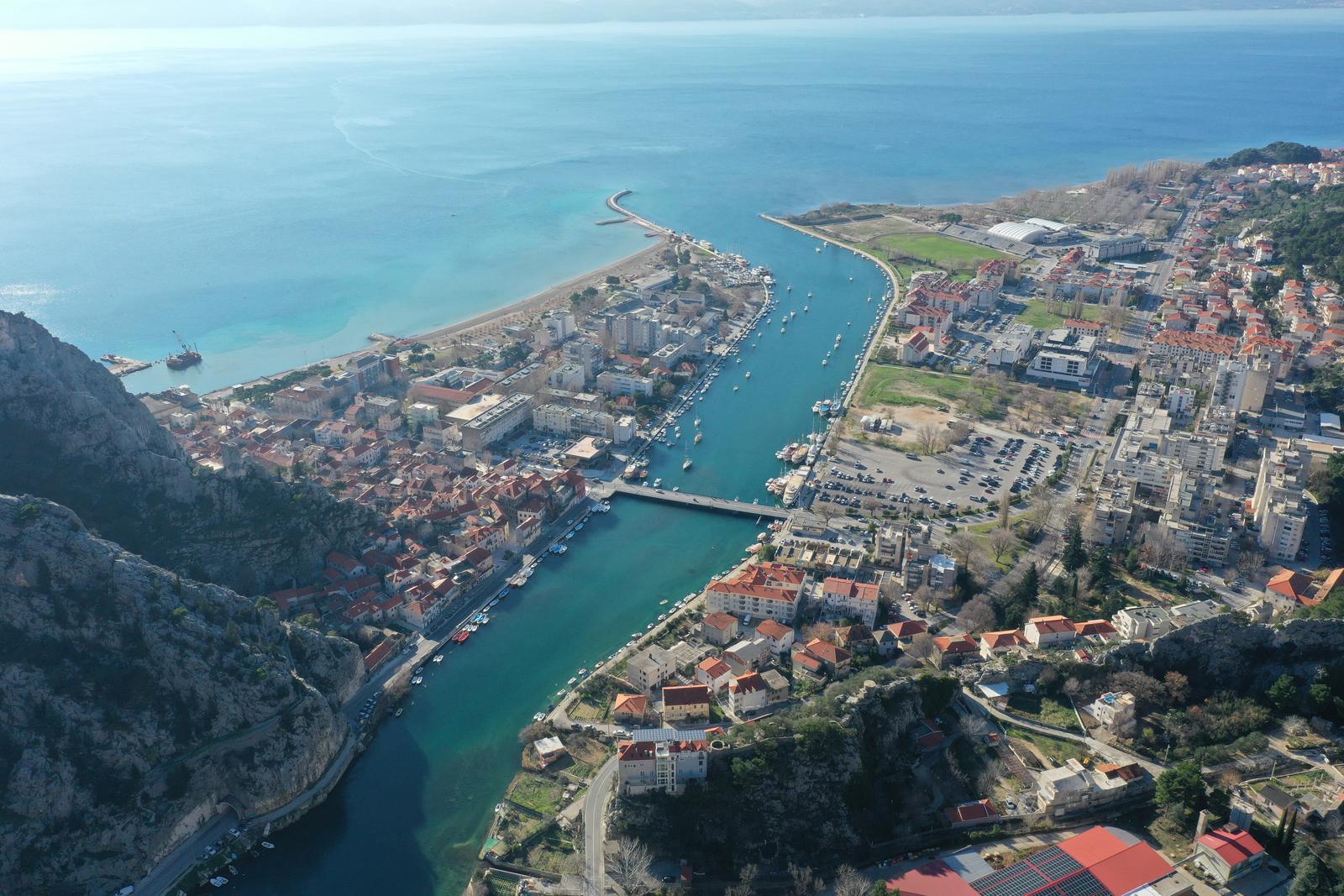 Fotografije iz zraka radova na mostu iznad Omiša