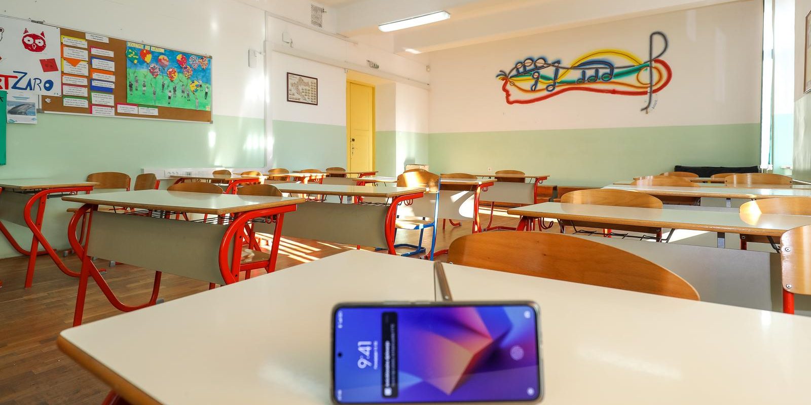 Pula: U OŠ “Monte Zaro” od prosinca je zabranjena upotreba mobitela
