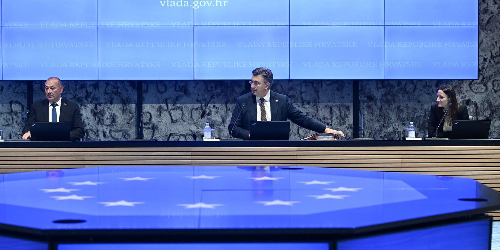Zagreb: Povećanje minimalne plaće jedna je od tema sjednice Vlade na kojoj se uvodno obratio premijer Plenković