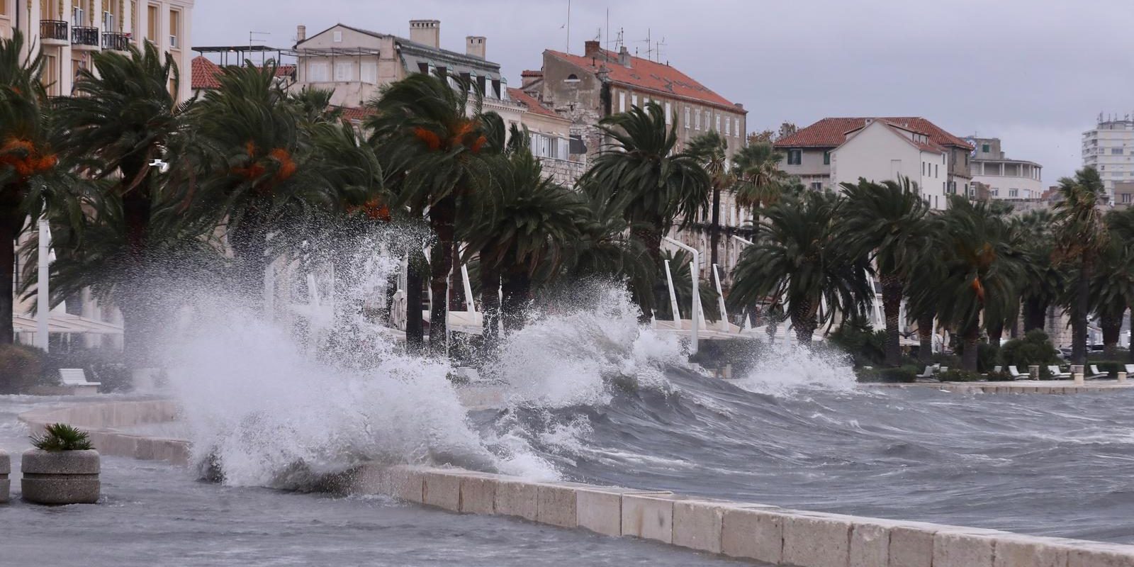 03.11.2023.,Split-Uzavrelo more u splitskoj luci. Photo: Ivo Cagalj/PIXSELL