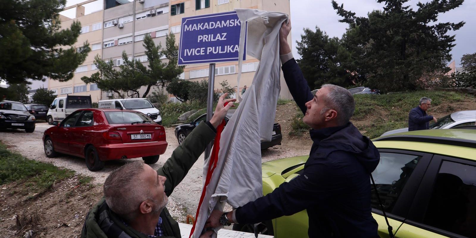 Split: Na Gripama građani održali prosvjed i otvorili “Makadamski prilaz Ivice Puljka”
