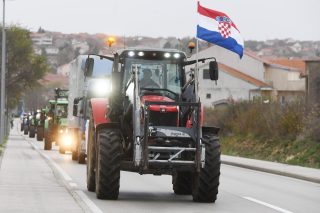 Drnis: Prosvjed potpore poljoprivrednika iz Like i Dalmacije