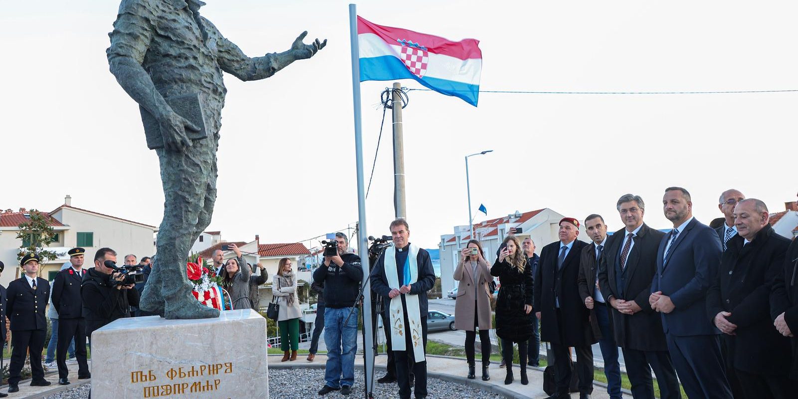 Podstrana: Predsjednik Vlade Andrej Plenković na svečanosti otkrivanja spomenika dr. Franji Tuđmanu