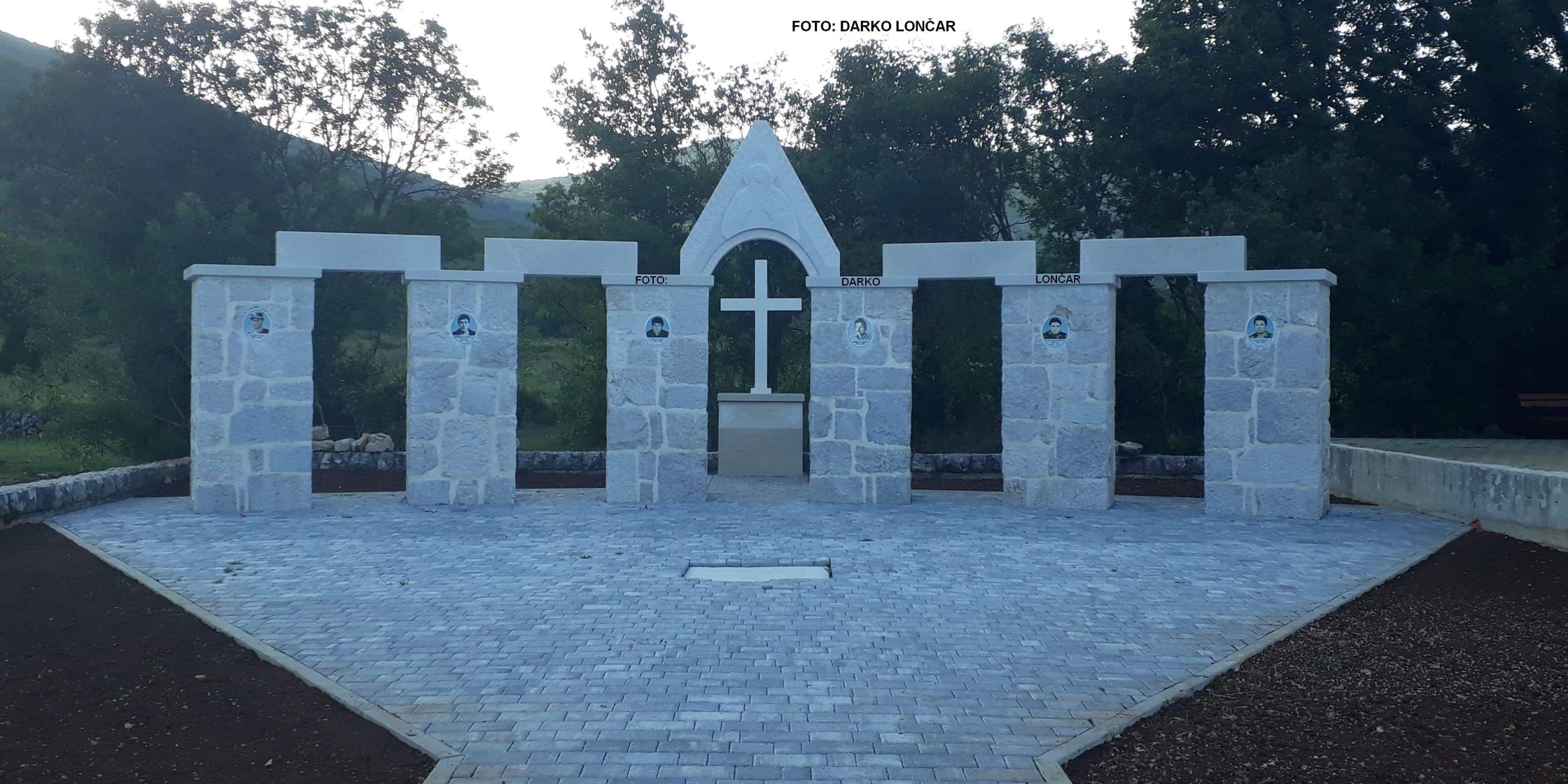 Spomenik šestorici Poljica – 021 portal