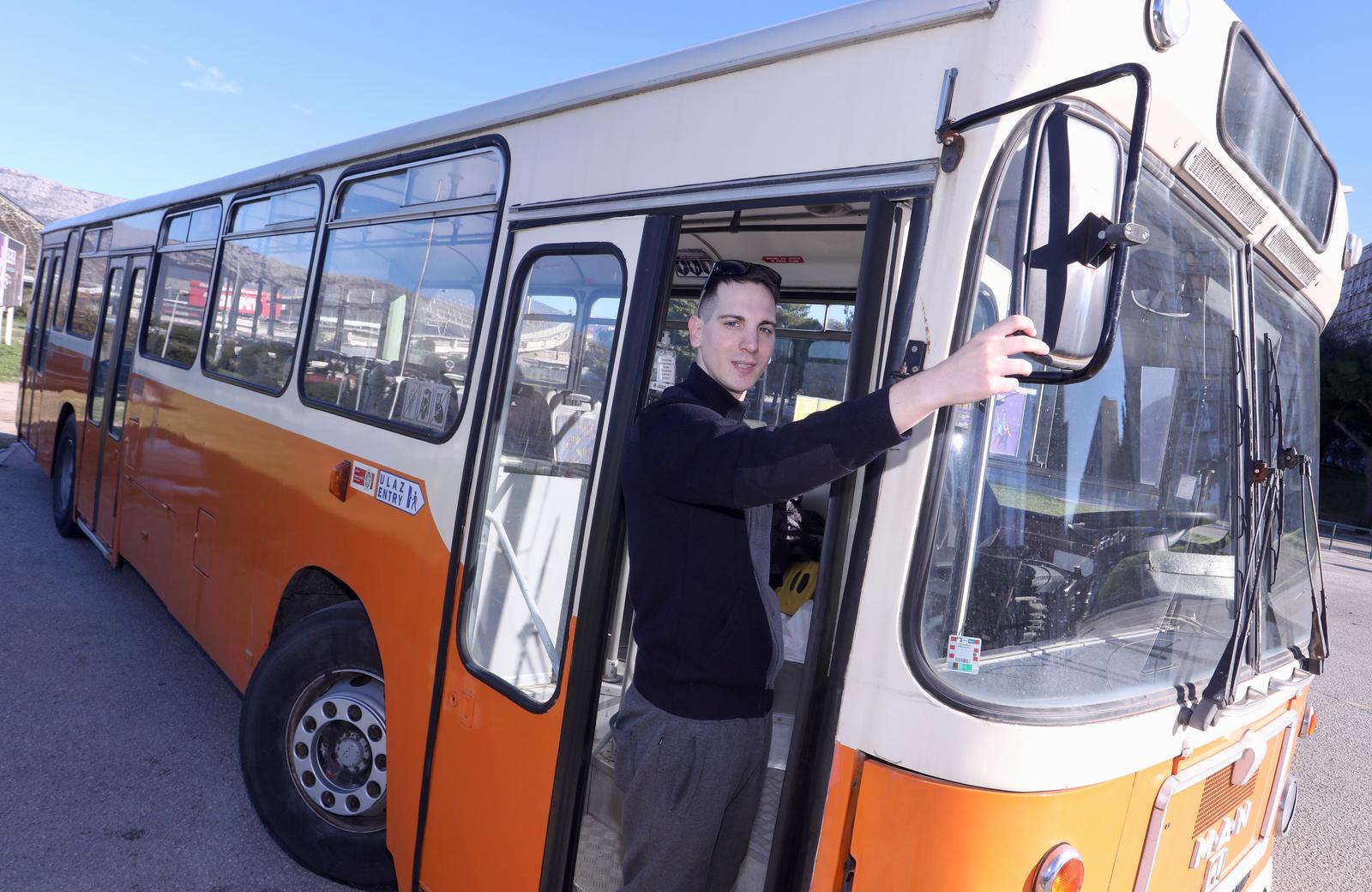 Split: Josip je kupio retro autobus iz 1981. i sad besplatno vozi građane