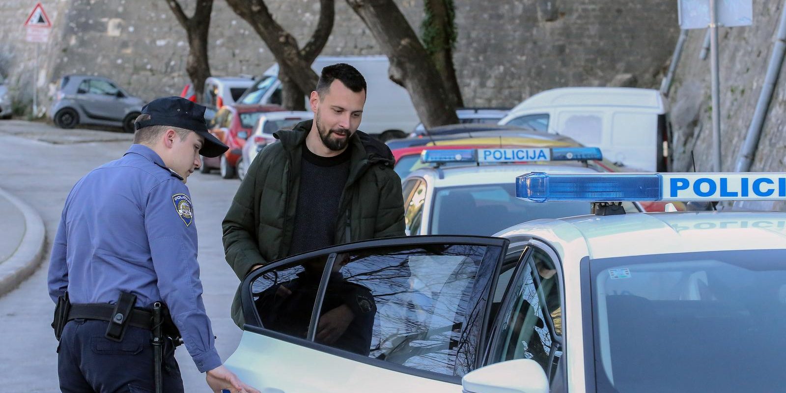 Split: Dogradonačelnik Ivošević priveden zbog pokušaja sprječavanja rušenja stabla