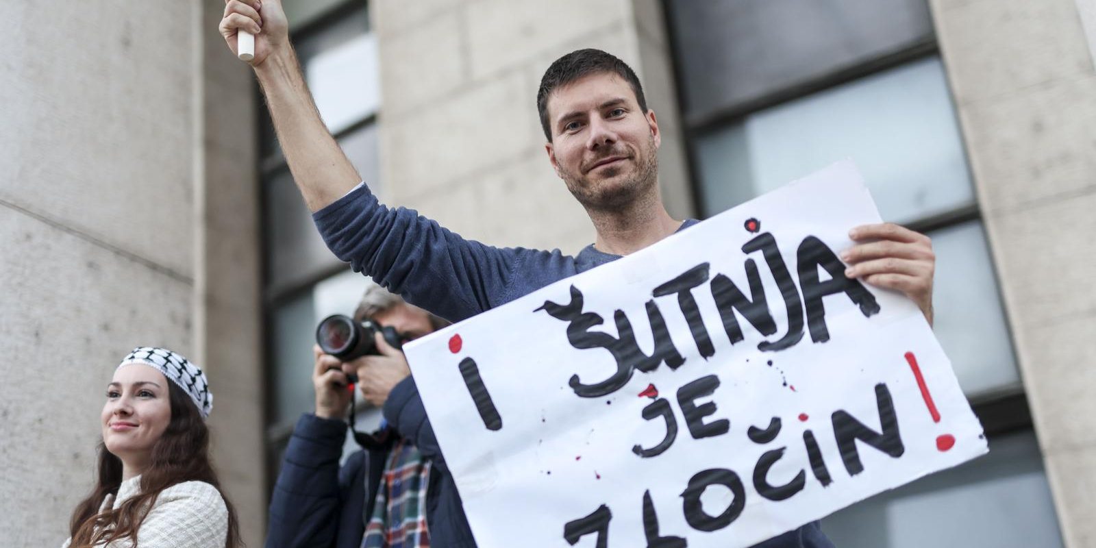 Zagreb: Ivan Pernar na prosvjedu “Solidarno s Palestinom” na Trgu žrtava fašizma