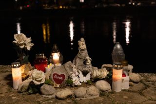 Trilj: Mažoretkinje upalile 14 lampiona povodom 14. rođendana njihove prijateljice koja se prošle godine utopila u Cetini