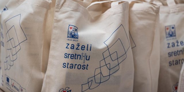 Zazeli4