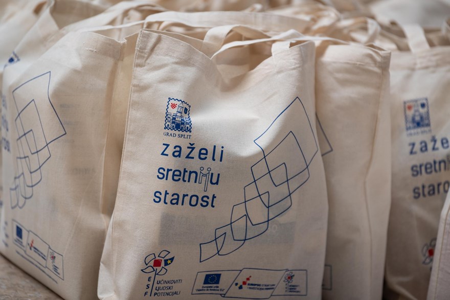 Zazeli4