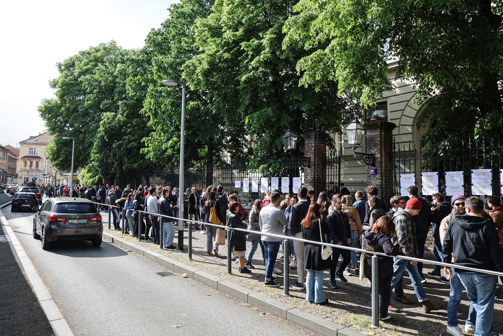Zagreb: Guve na biralitima i u popodnevnim satima