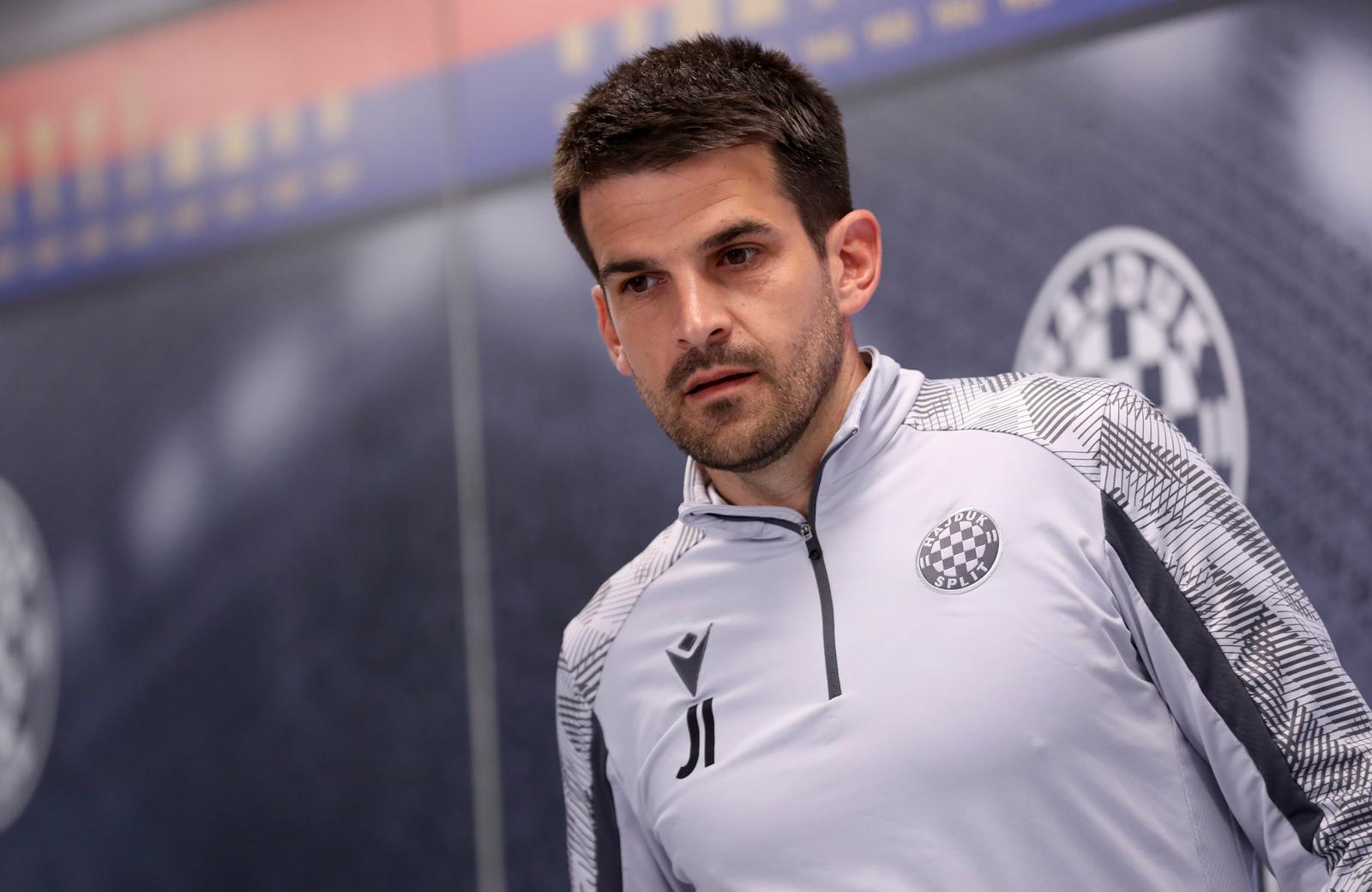 Split: Trener HNK Hajduk, Jure Ivanković, održao konferenciju za medije